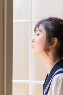 《年轻女教师》在线播放